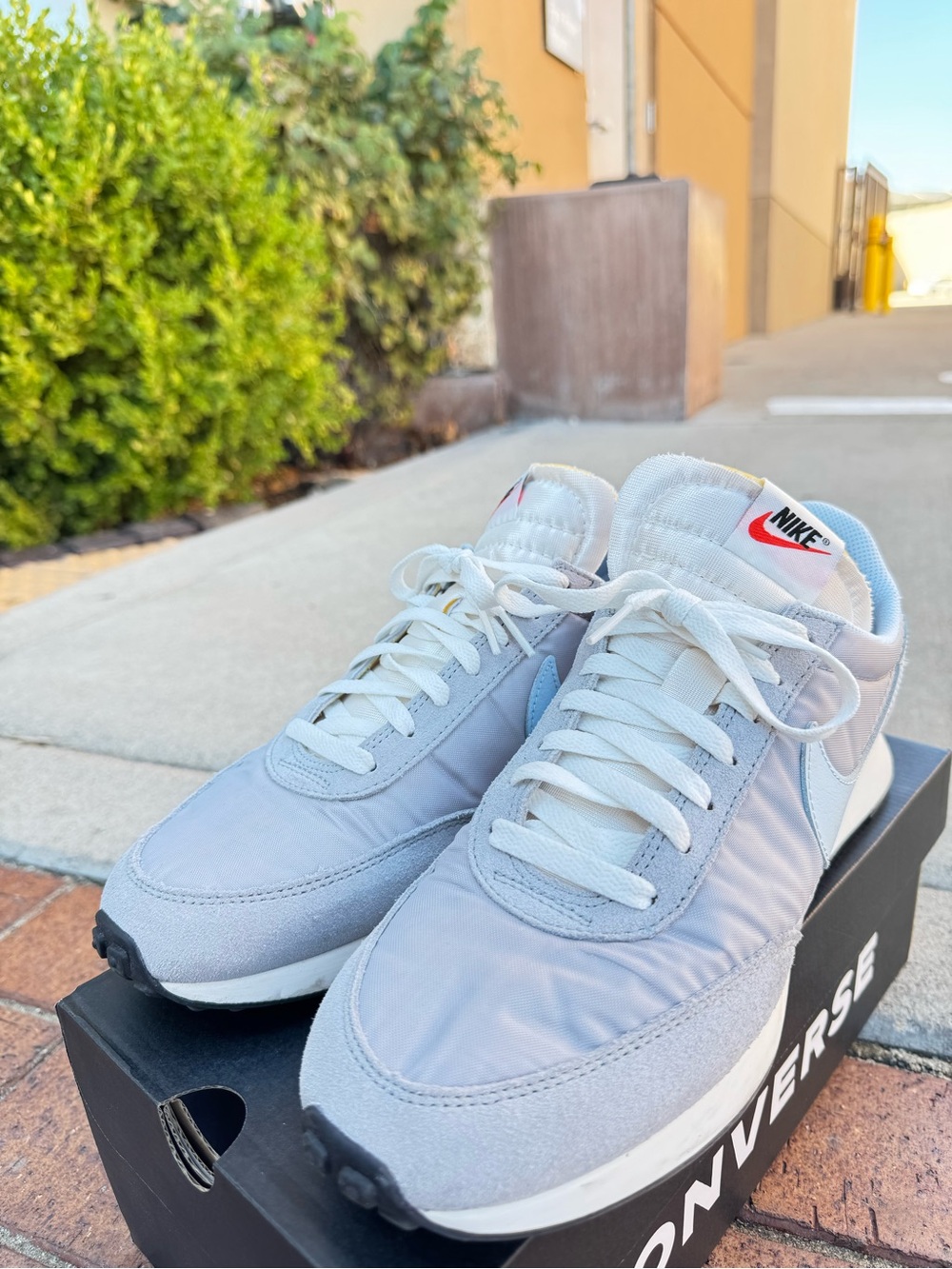 Nike Men’s Light Gray and White Retro Runner Sneakers